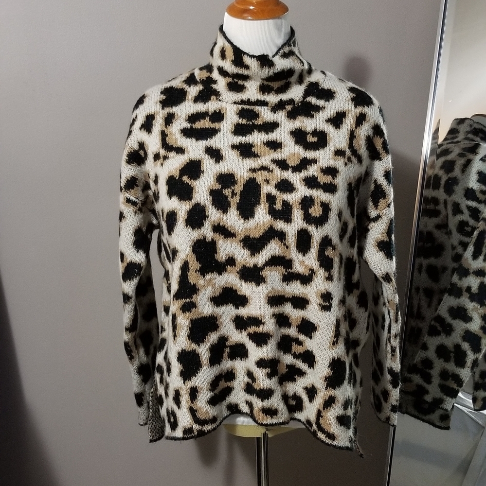 DKNY Sweater - Picture 5 of 5